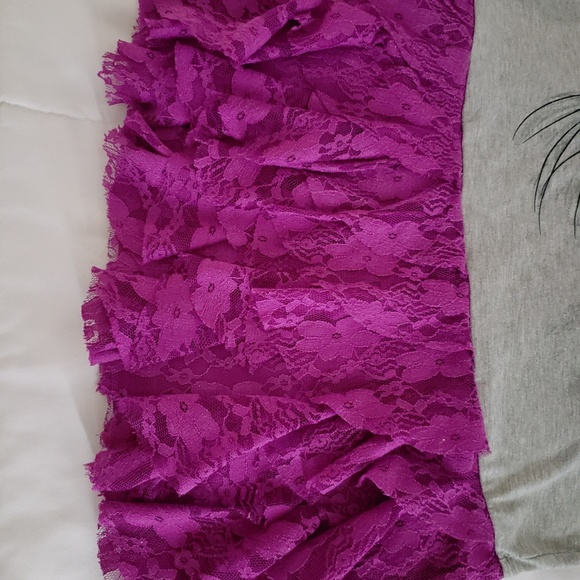 Ruffled dress were with horse head with roses. - Picture 3 of 4